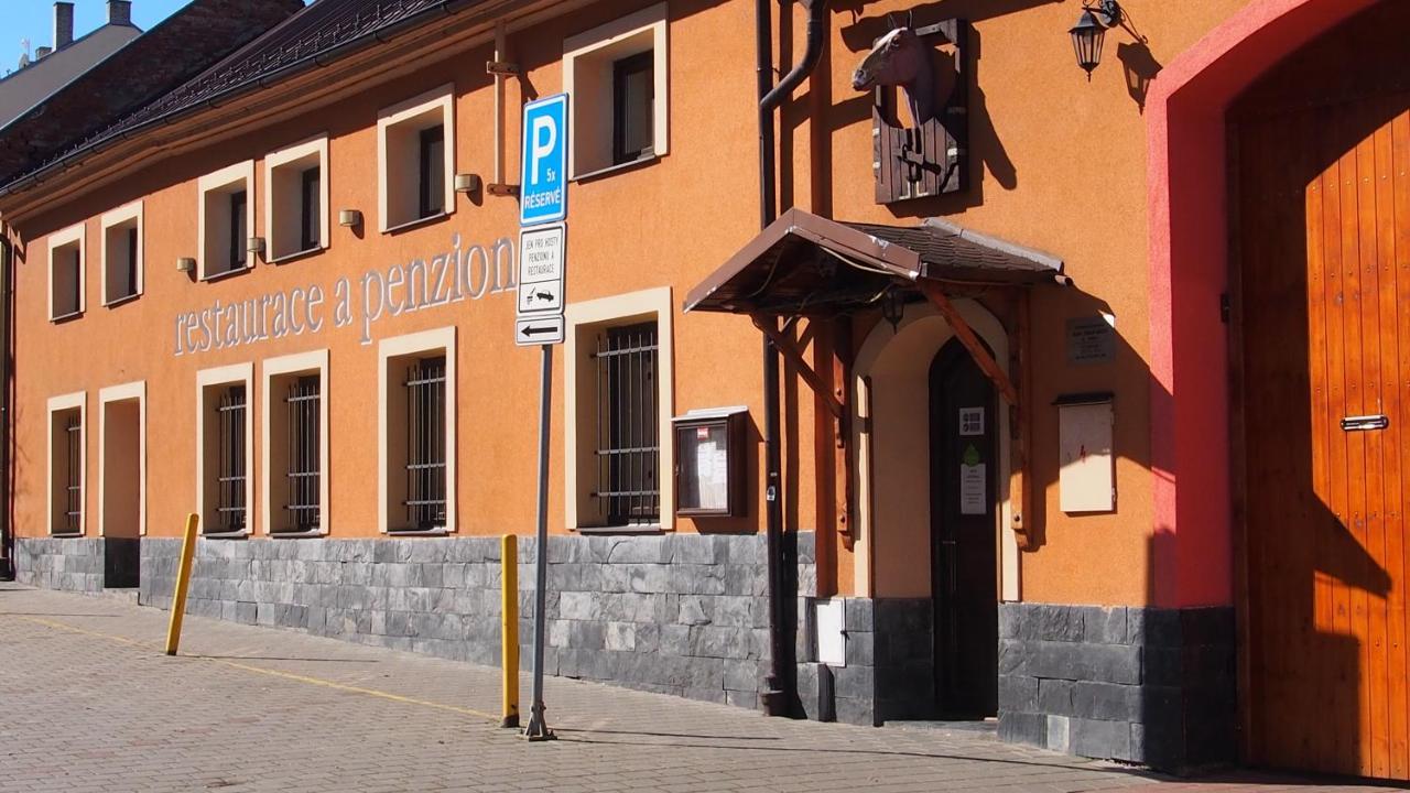 Penzion A Restaurace Na Jizdarne Kroměříž Exteriör bild