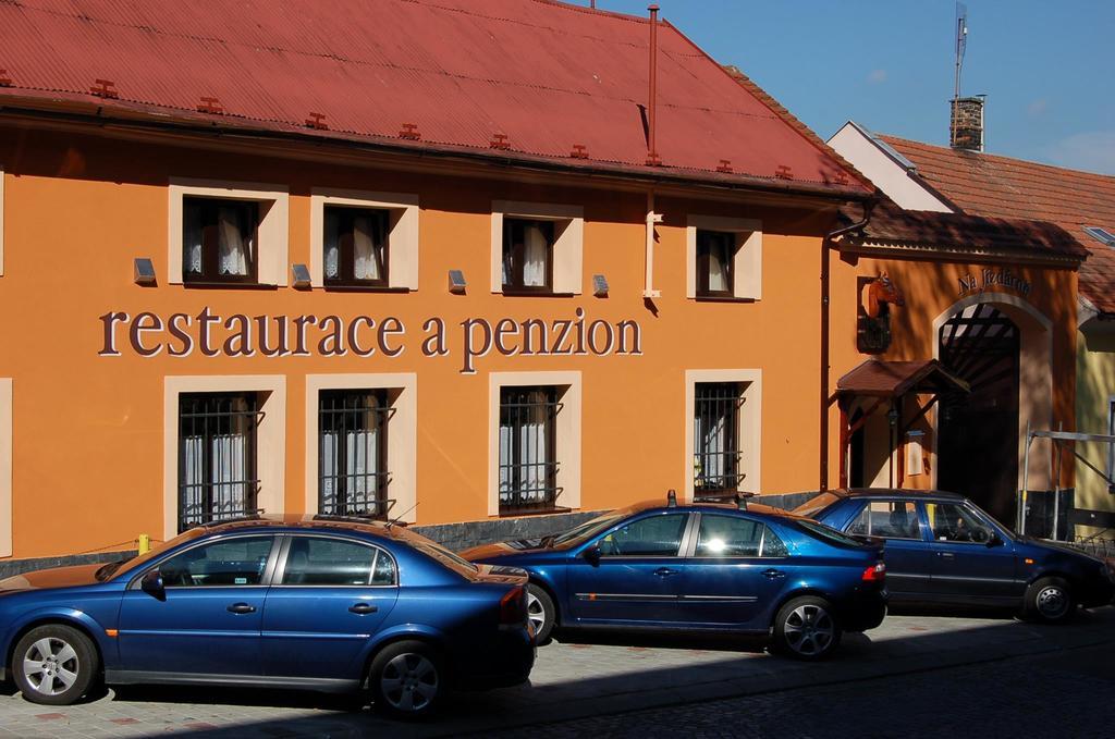 Penzion A Restaurace Na Jizdarne Kroměříž Exteriör bild